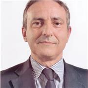 Docente avvocato impartisce lezioni di diritto